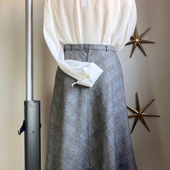 1980's Embroidered White Button Down Shirt - Picture 3 of 7